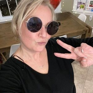 Meet your Posher, Deborah